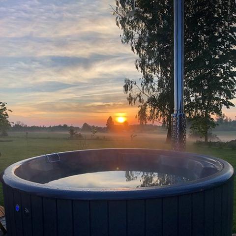 Scandinavian Premium Wood-Fired Hot Tub -6 person
